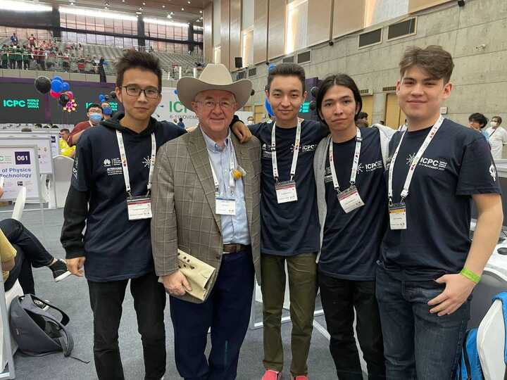 Казахстанские студенты вышли в финал чемпионата мира по командному программированию