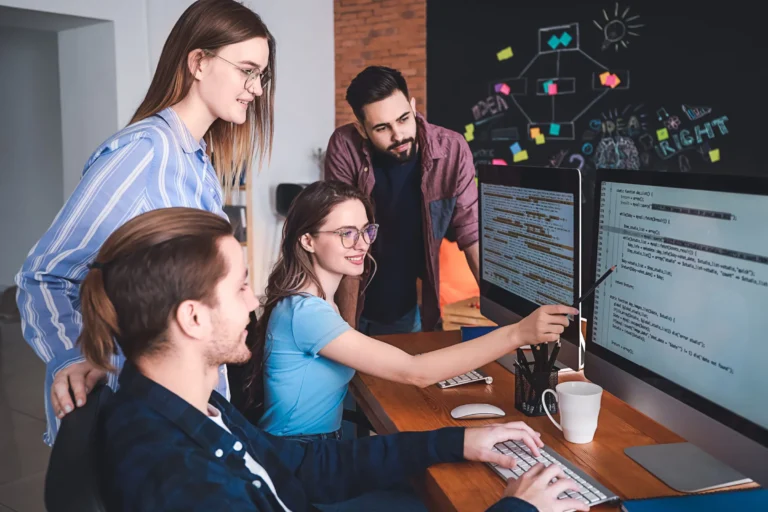 Удаленка в IT: 8 вакансий от GitLab, Exness, PwC и других