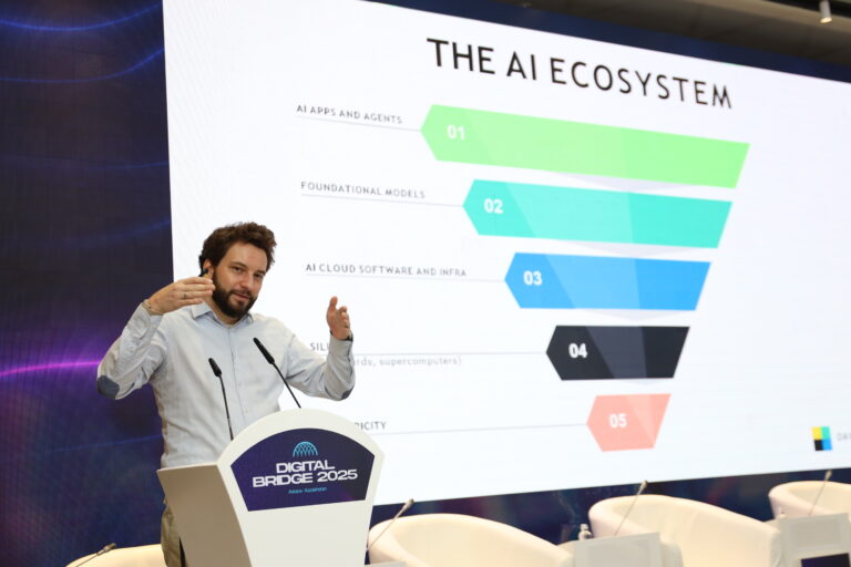 AI-агенты, инвестиции и Казахстан: о чем говорил Ник Давыдов на Digital Bridge 2025