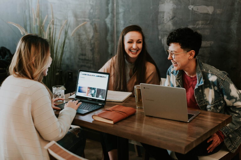 Aqyl Tech & IT-Aiel и сообщество SG Women: актуальные возможности для женщин в октябре
