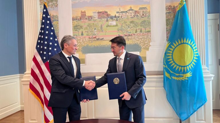 Beeline и Starlink запустят спутниковую мобильную связь в Казахстане