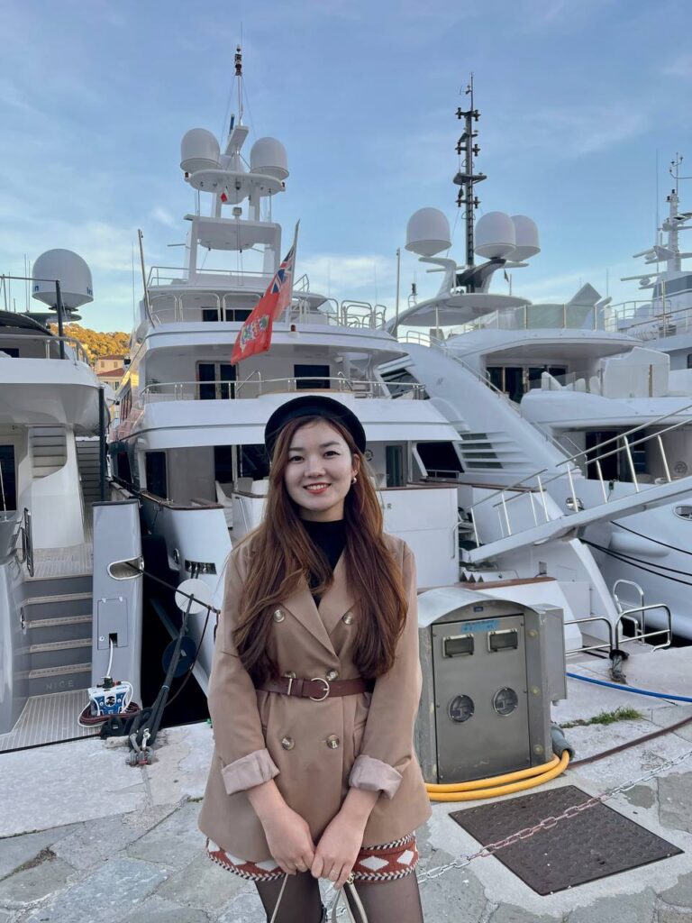 Как казахстанка без ІТ-образования построила успешную карьеру во Франции