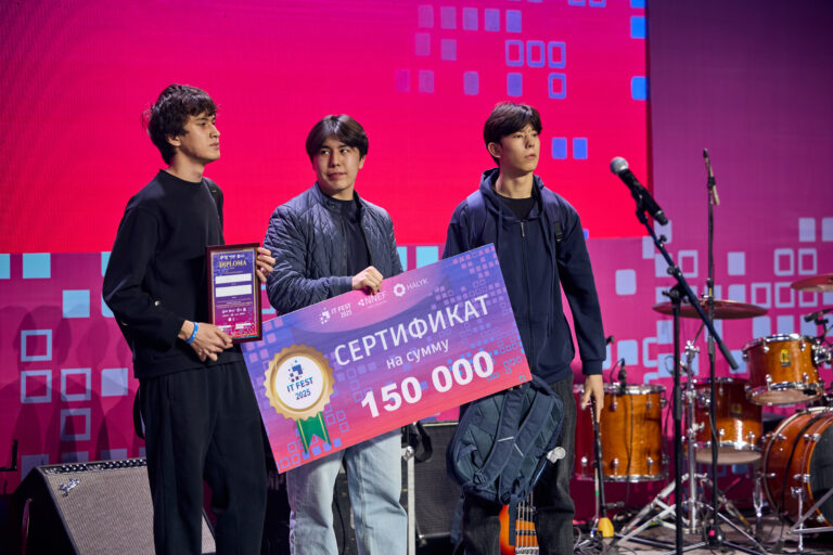 IT FEST 2025 в Алматы: 2 дня, которые объединили школьников, студентов и молодых инноваторов