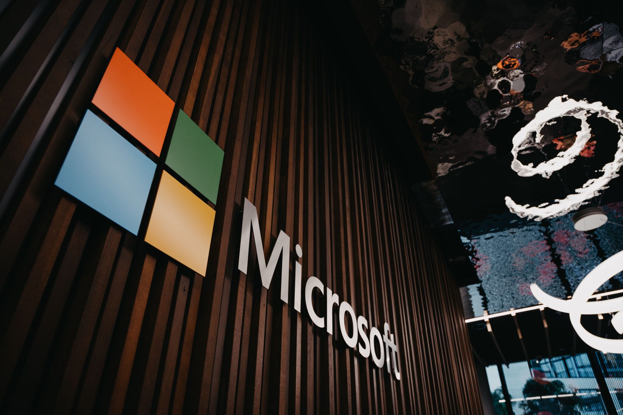 Microsoft представила первую модель для кибербезопасности и агентную платформу 8 pexels altabena 10142683