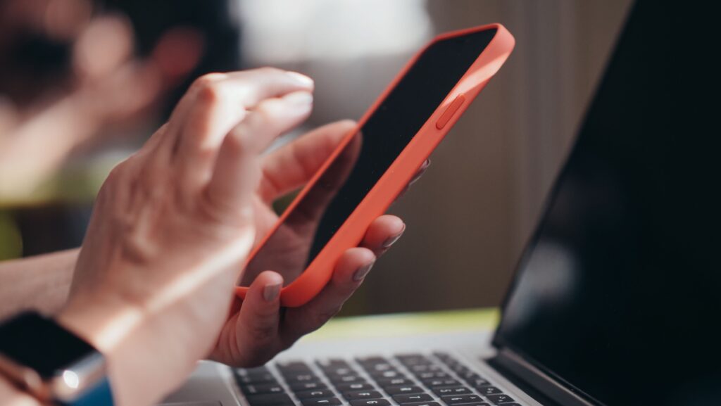 Лучшие смартфоны до 14 миллиона сумов: топ-5 моделей 4 pexels kindelmedia 7054530