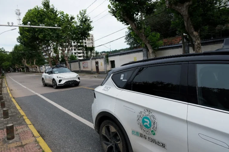 Китай готовит массовое внедрение беспилотных автомобилей к 2030 году