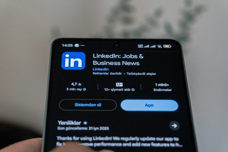 Как вести LinkedIn, чтобы найти работу и не навредить карьере